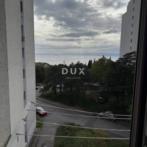 RIJEKA, GORNJA VEŽICA - prostrani stan od 91 m2 s pogledom na more