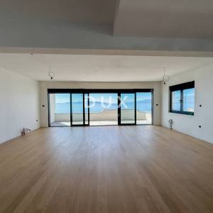 RIJEKA, KANTRIDA – stan od 140m2 u luksuznoj novogradnji samo 250 metara od mora s garažom i panoramskim pogledom na more...