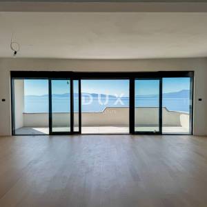 RIJEKA, KANTRIDA – stan od 140m2 u luksuznoj novogradnji samo 250 metara od mora s garažom i panoramskim pogledom na more...