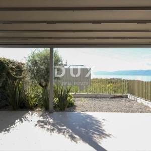 RIJEKA, KOSTRENA - ekskluzivna dvojna kuća s jacuzzijem - novogradnja s panoramskim pogledom na more! PRILIKA!