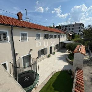 RIJEKA, KOSTRENA -  moderna kuća s panoramskim pogledom, garažom i poslovnim prostorom, 500 m od mora