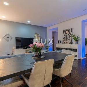 RIJEKA - Luksuzan i moderan stan u srcu Rijeke s pogledom na more