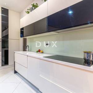 RIJEKA - Luksuzan i moderan stan u srcu Rijeke s pogledom na more