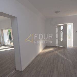 Rijeka, Škurinje, kuća s bazenom