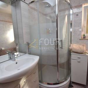 Rijeka, Škurinje, kuća s bazenom