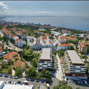 RIJEKA, SRDOČI - 1S+DB u modernoj novogradnji s garažom i pogledom na more 