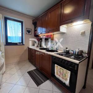 RIJEKA, SRDOČI, CENTAR - samostojeća kuća sa 3 stana + pomoćna zgrada + okućnica! PRILIKA! HITNO!