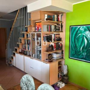 RIJEKA, SRDOČI - Dvoetažan stan s parkirnim mjestom