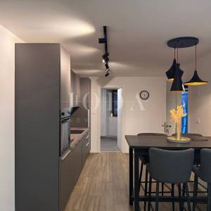 Rijeka stan u neposrednoj blizini Korza