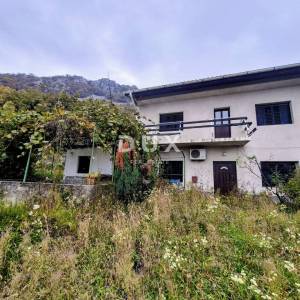 RIJEKA, SUŠAČKA DRAGA-samostojeća kuća sa dva stana na mirnoj lokaciji - za adaptaciju