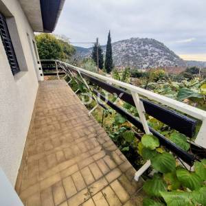 RIJEKA, SUŠAČKA DRAGA-samostojeća kuća sa dva stana na mirnoj lokaciji - za adaptaciju