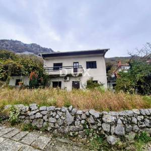 RIJEKA, SUŠAČKA DRAGA-samostojeća kuća sa dva stana na mirnoj lokaciji - za adaptaciju