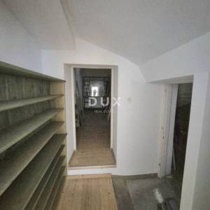 RIJEKA, SUŠAK - poslovni prostor s velikim izlogom, odlična lokacija 52 m2