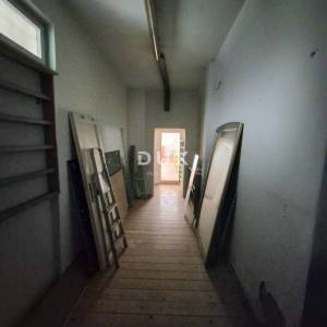 RIJEKA, SUŠAK - poslovni prostor s velikim izlogom, odlična lokacija 52 m2