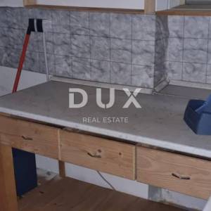 RIJEKA, SUŠAK - poslovni prostor s velikim izlogom, odlična lokacija 52 m2