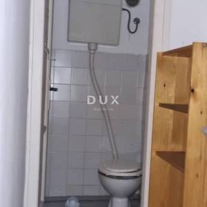 RIJEKA, SUŠAK - poslovni prostor s velikim izlogom, odlična lokacija 52 m2