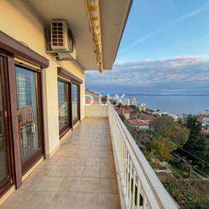RIJEKA, TRSAT – etaža privatne kuće s očaravajućim pogledom na more, vrhunska pozicija iznad centra Rijeke