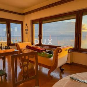 RIJEKA, TRSAT – etaža privatne kuće s očaravajućim pogledom na more, vrhunska pozicija iznad centra Rijeke