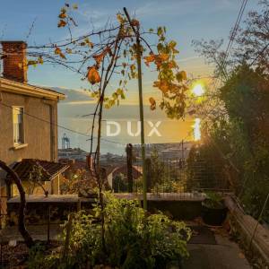 RIJEKA, TRSAT – etaža privatne kuće s očaravajućim pogledom na more, vrhunska pozicija iznad centra Rijeke