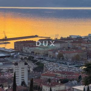 RIJEKA, TRSAT – etaža privatne kuće s očaravajućim pogledom na more, vrhunska pozicija iznad centra Rijeke