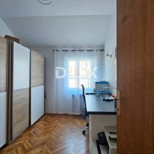 RIJEKA, TRSAT - Prostran trosoban stan s dnevnim boravkom na mirnoj lokaciji , 114m2