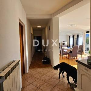 RIJEKA, TRSAT - Prostran trosoban stan s dnevnim boravkom na mirnoj lokaciji , 114m2