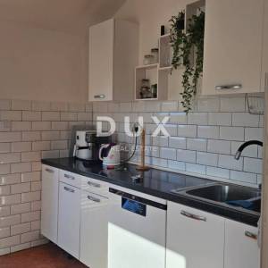 RIJEKA, TRSAT - Prostran trosoban stan s dnevnim boravkom na mirnoj lokaciji , 114m2