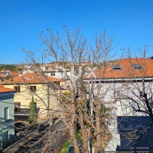 RIJEKA, TRSAT - Prostran trosoban stan s dnevnim boravkom na mirnoj lokaciji , 114m2