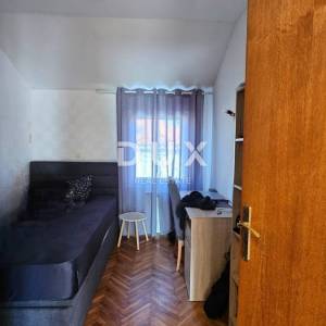 RIJEKA, TRSAT - Prostran trosoban stan s dnevnim boravkom na mirnoj lokaciji , 114m2