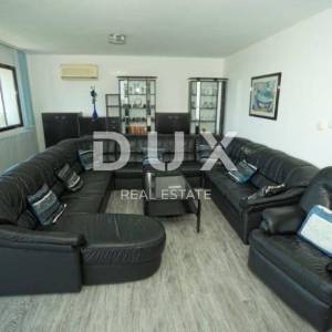 RIJEKA, VIŠKOVO, SARŠONI - samostojeća kuća s bazenom i pogledom na more + velika okućnica! PRILIKA!