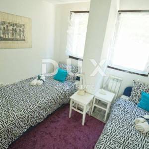 RIJEKA, VIŠKOVO, SARŠONI - samostojeća kuća s bazenom i pogledom na more + velika okućnica! PRILIKA!