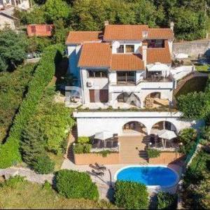 RIJEKA, VIŠKOVO, SARŠONI - samostojeća kuća s bazenom i pogledom na more + velika okućnica! PRILIKA!