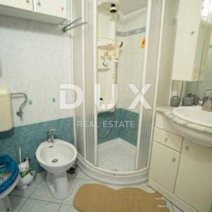 RIJEKA, VIŠKOVO, SARŠONI - samostojeća kuća s bazenom i pogledom na more + velika okućnica! PRILIKA!