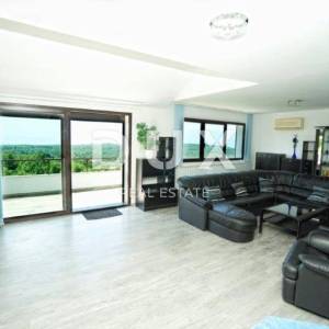 RIJEKA, VIŠKOVO, SARŠONI - samostojeća kuća s bazenom i pogledom na more + velika okućnica! PRILIKA!