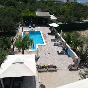 Rogoznica,uvala Lozica,samostojeca apartmanska kuca.