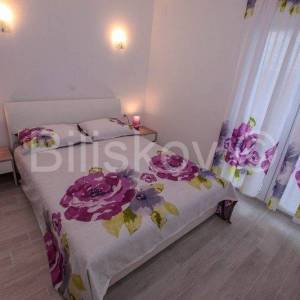 Rogoznica,uvala Lozica,samostojeca apartmanska kuca.