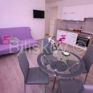 Rogoznica,uvala Lozica,samostojeca apartmanska kuca.