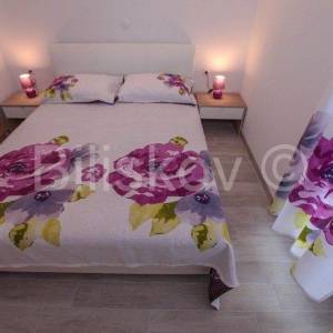 Rogoznica,uvala Lozica,samostojeca apartmanska kuca.