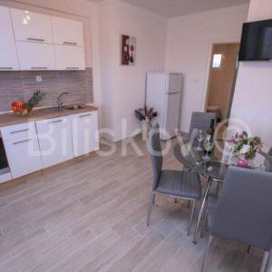 Rogoznica,uvala Lozica,samostojeca apartmanska kuca.