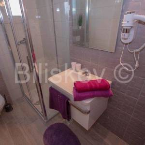 Rogoznica,uvala Lozica,samostojeca apartmanska kuca.