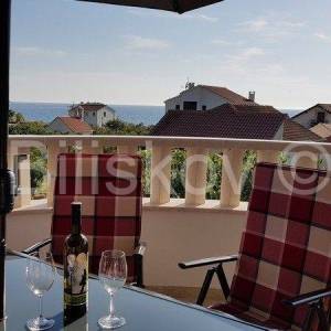 Rogoznica,uvala Lozica,samostojeca apartmanska kuca.