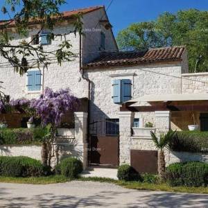 ROVINJ (okolice) - Autentična kamena kuća s bazenom za prodaju