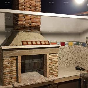 Rovinj – prizemnica s bazenom i velikom parcelom (68 m²)