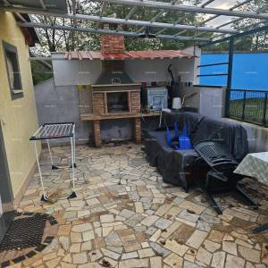 Rovinj – prizemnica s bazenom i velikom parcelom (68 m²)