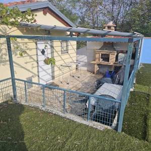 Rovinj – prizemnica s bazenom i velikom parcelom (68 m²)