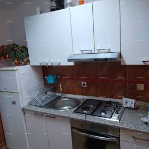 Rovinj – prizemnica s bazenom i velikom parcelom (68 m²)