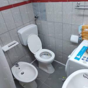 Rovinj – prizemnica s bazenom i velikom parcelom (68 m²)