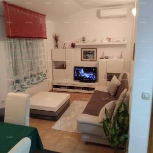 Rovinj – prizemnica s bazenom i velikom parcelom (68 m²)