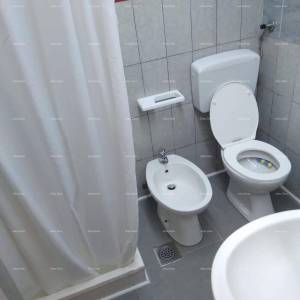 Rovinj – prizemnica s bazenom i velikom parcelom (68 m²)