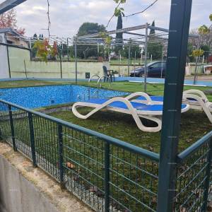 Rovinj – prizemnica s bazenom i velikom parcelom (68 m²)